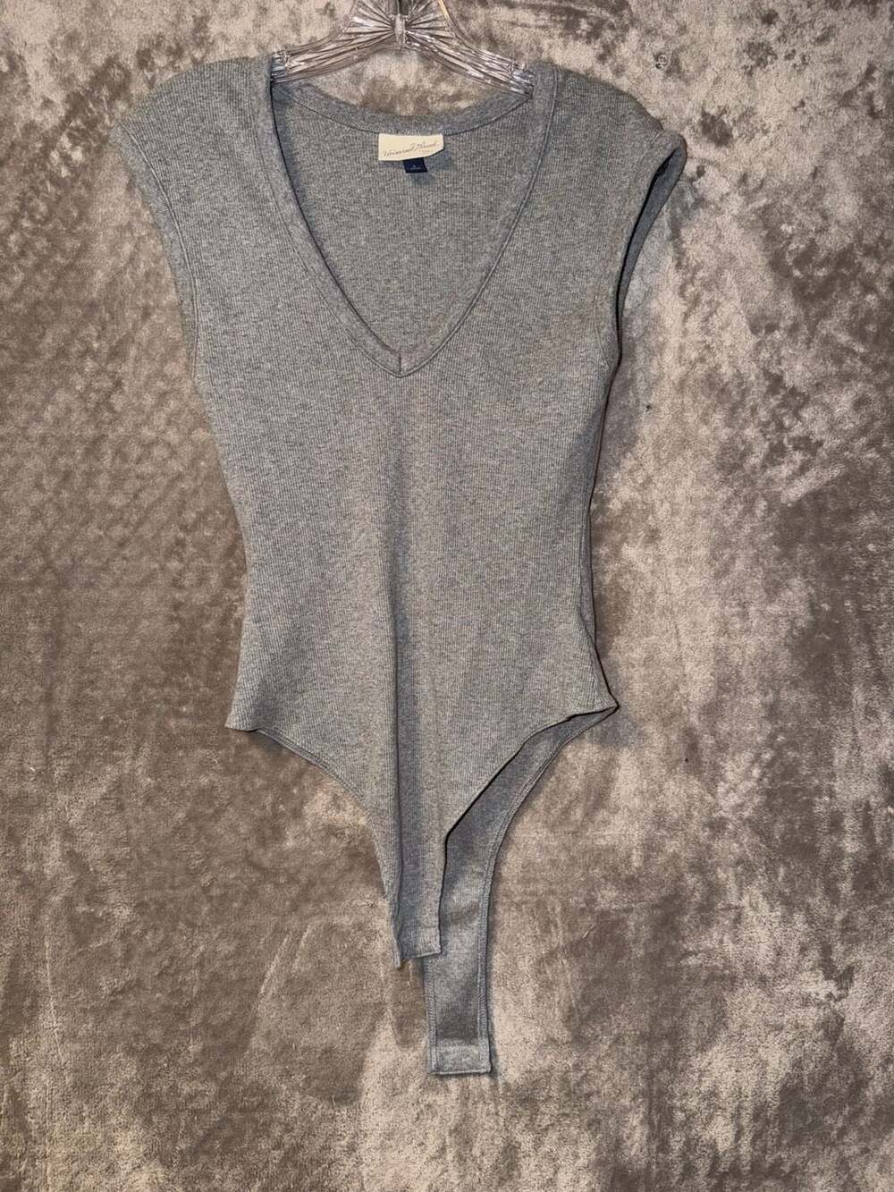 Universal Thread Bodysuit Size S Gray Ribbed V-Neck Cap Sleeve - Picture 2 of 7